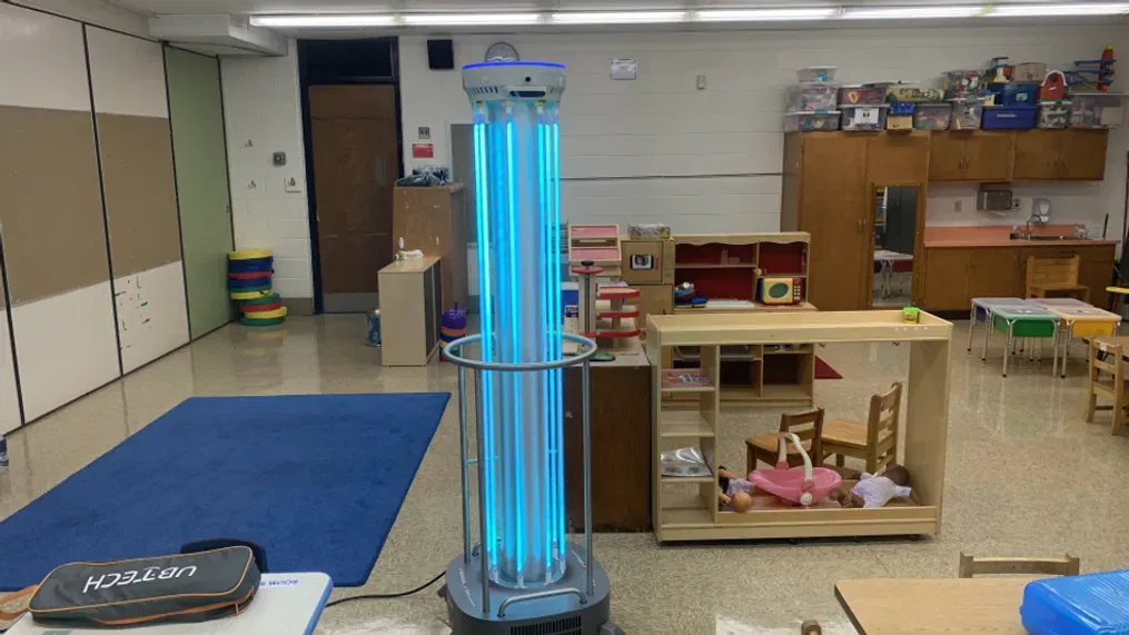 Adibot, robot desinfeccion Luz UV en escuelas, universidades, bibliotecas y cualquier centro educativo, y lugar publico