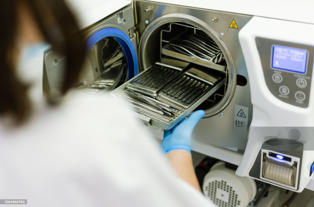 El dilema del Óxido de Etileno en la esterilización de dispositivos médicos: Eficacia microbiológica vs Seguridad molecular